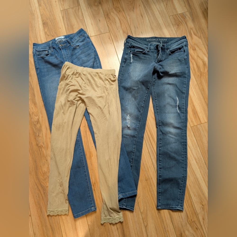 Teen/Petite Bundle: Articles of Society (26) & Cello (3) Jeans + Bonus Modesty L